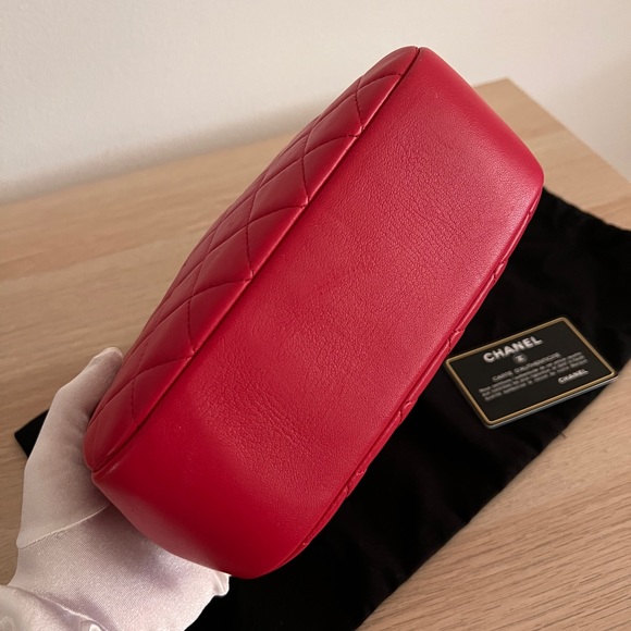 Auth Chanel Classic Quilted Red Large Cosmetic Pouch w/ Gold Hdw - Picture 4 of 9